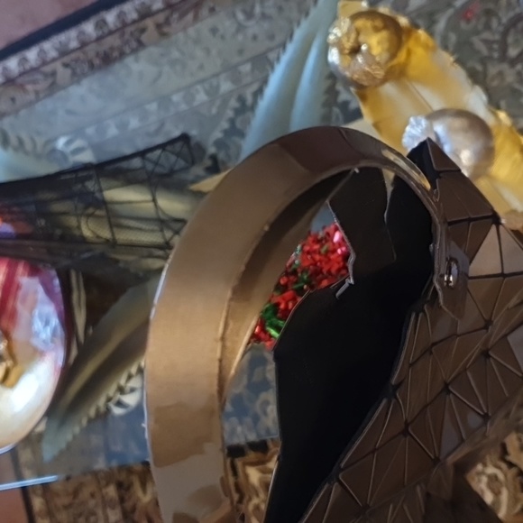 Beautiful Issey Miyake tote handbag. - Picture 10 of 10